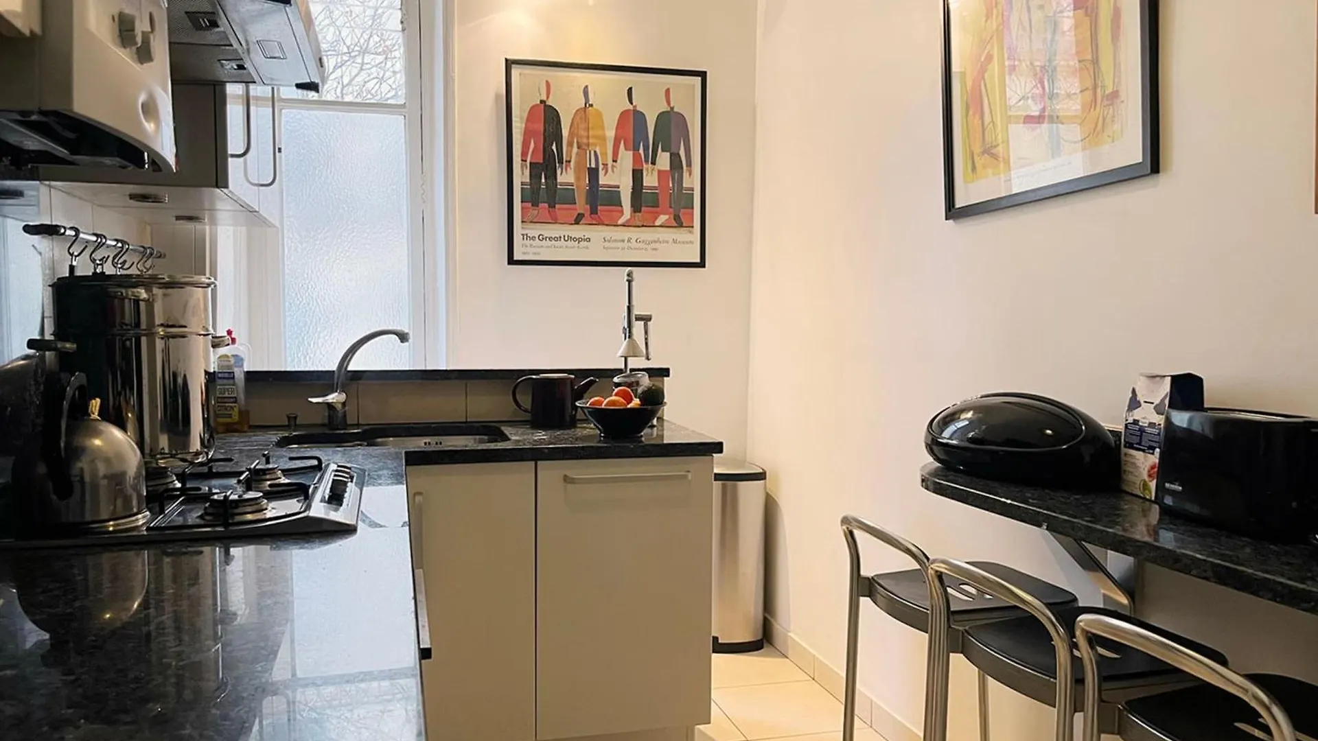 Bright And Luxurious In The Heart Of Apartment Paris