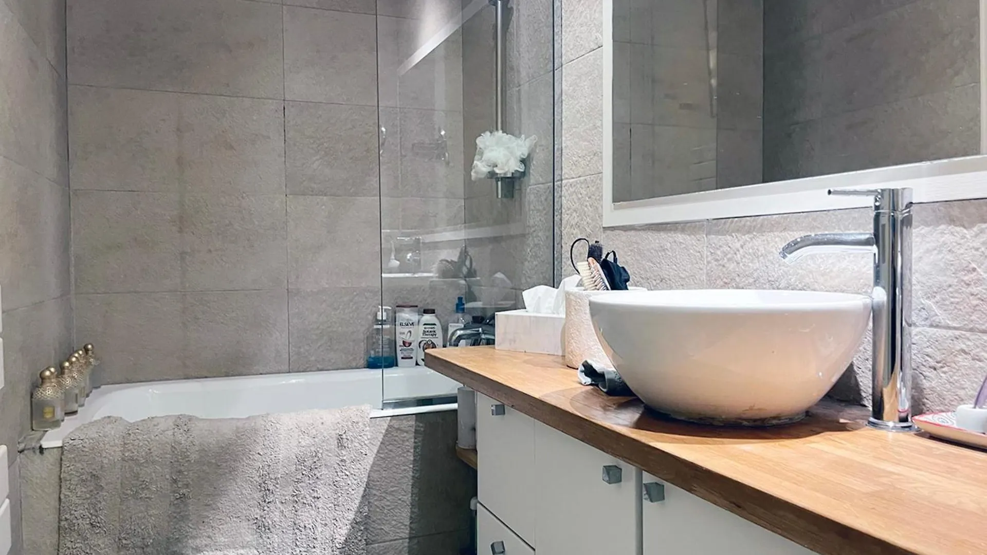 Bright And Luxurious In The Heart Of Apartment Paris
