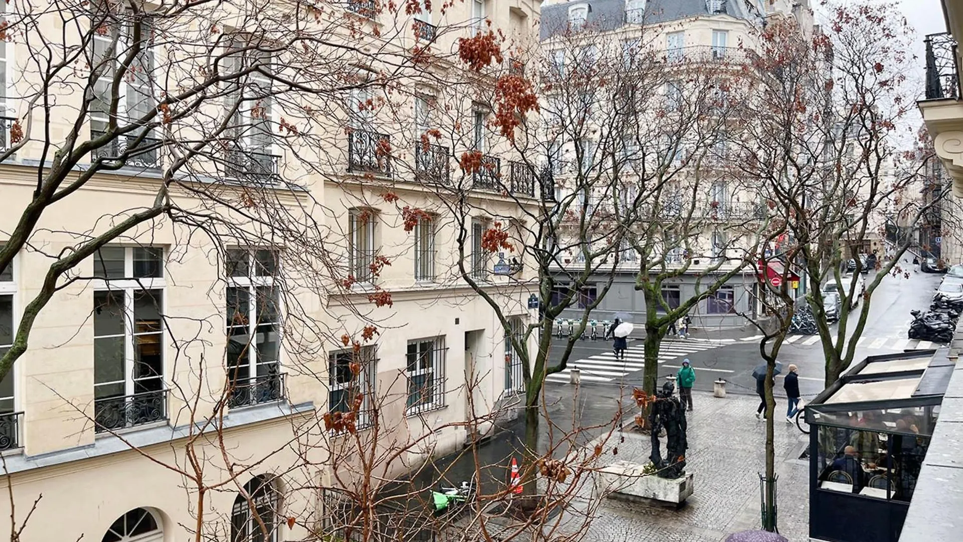 Bright And Luxurious In The Heart Of Paris